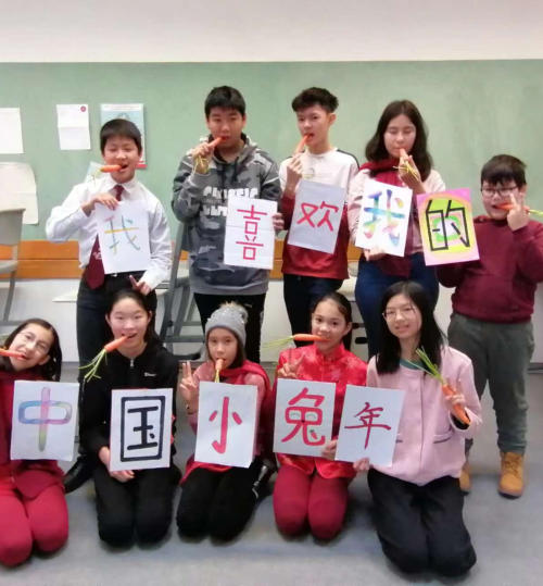 纽伦堡中文学校喜迎春节：吃大肉包、亲手绘“福”，师生共庆欢乐年！