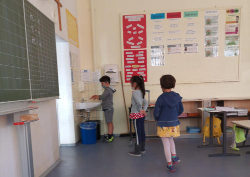 我们纽伦堡中文学校 按时开学了