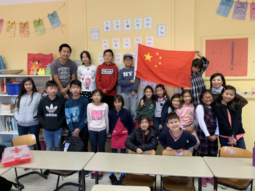 身在海外 心系祖国 秀国旗迎国庆活动