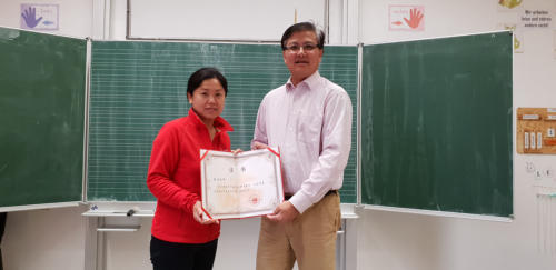本校教师参加世界华教大会并接受表彰学校